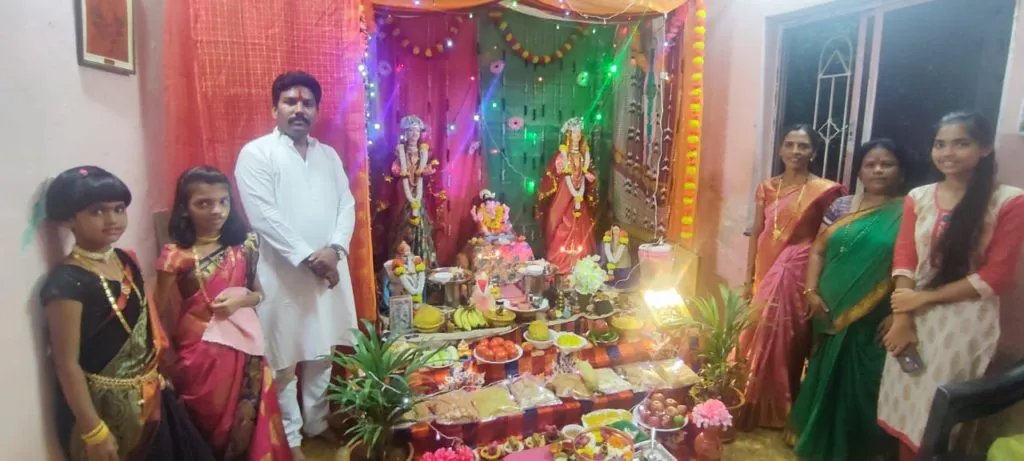 रॉयल फाउंडेशनच्या गौरी-गणपती सजावट स्पर्धेला उत्स्फूर्त प्रतिसाद रॉयल फाउंडेशनच्या गौरी-गणपती सजावट स्पर्धेला उत्स्फूर्त प्रतिसाद