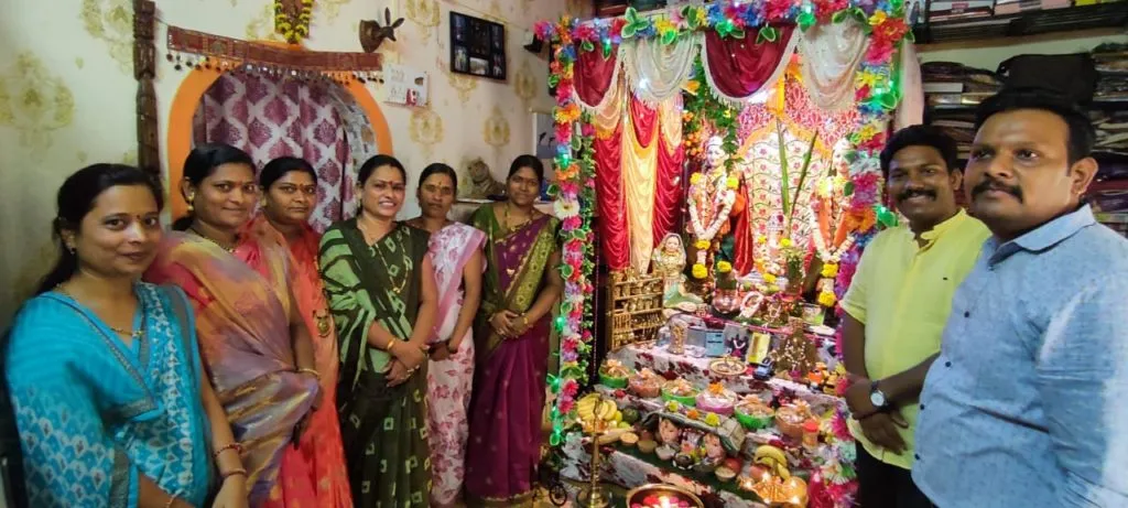 रॉयल फाउंडेशनच्या गौरी-गणपती सजावट स्पर्धेला उत्स्फूर्त प्रतिसाद रॉयल फाउंडेशनच्या गौरी-गणपती सजावट स्पर्धेला उत्स्फूर्त प्रतिसाद