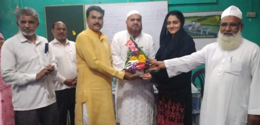 बेल्जियममध्ये उच्च शिक्षणासाठी जाणाऱ्या जेबा काझी यांचा इकरा इंग्लिश स्कूलतर्फे सत्कार बेल्जियममध्ये उच्च शिक्षणासाठी जाणाऱ्या जेबा काझी यांचा इकरा इंग्लिश स्कूलतर्फे सत्कार