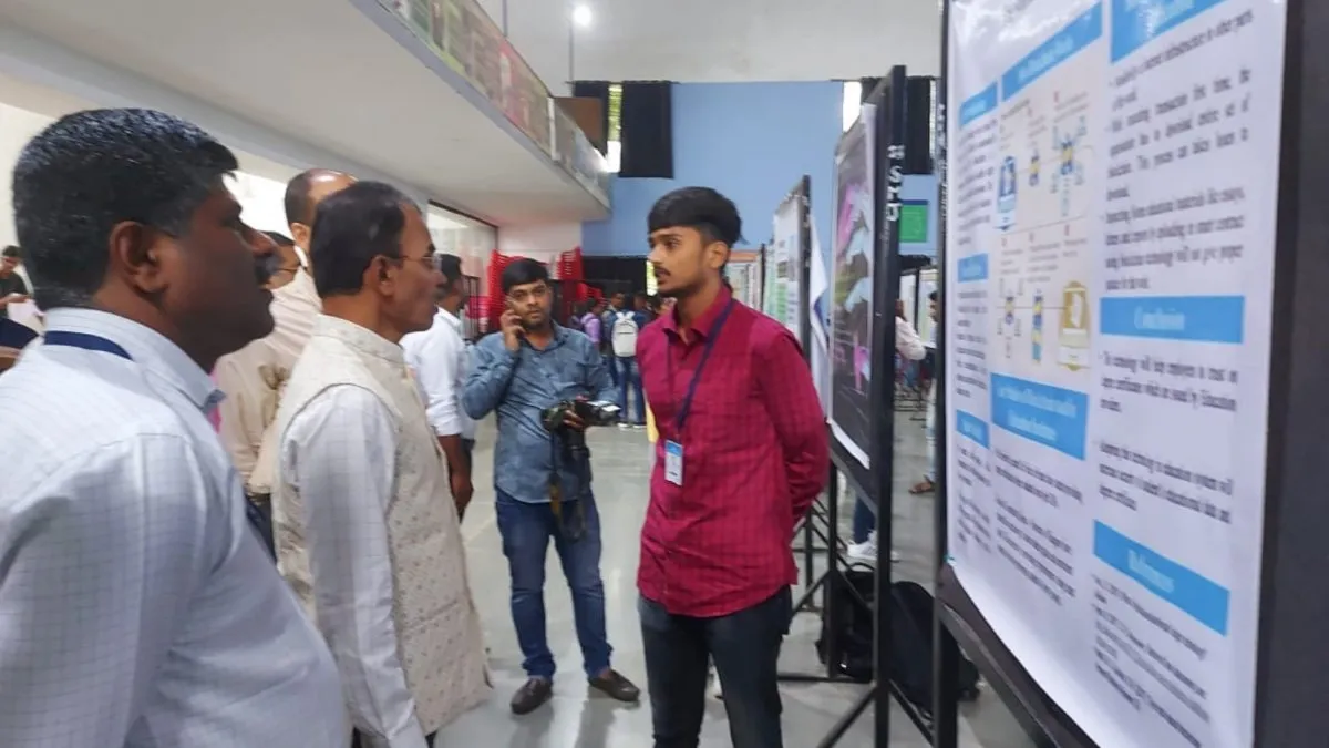 एस. एम. जोशी कॉलेजमध्ये आविष्कार संशोधन प्रकल्प स्पर्धांचे आयोजन एस. एम. जोशी कॉलेजमध्ये आविष्कार संशोधन प्रकल्प स्पर्धांचे आयोजन