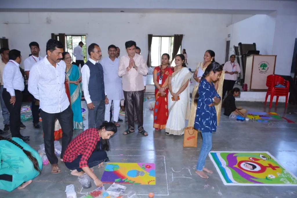 कर्मवीर जयंतीनिमित्त एस. एम. जोशी कॉलेजमध्ये विविध स्पर्धांचे आयोजन कर्मवीर जयंतीनिमित्त एस. एम. जोशी कॉलेजमध्ये विविध स्पर्धांचे आयोजन