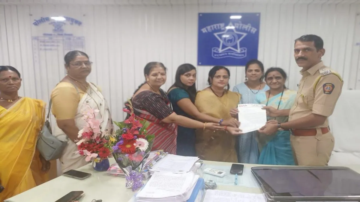 शहरात विस्कळीत झालेली वाहतूक व्यवस्था सुरळीत करा - मनीषा गटकळ यांची मागणी शहरात विस्कळीत झालेली वाहतूक व्यवस्था सुरळीत करा - मनीषा गटकळ यांची मागणी