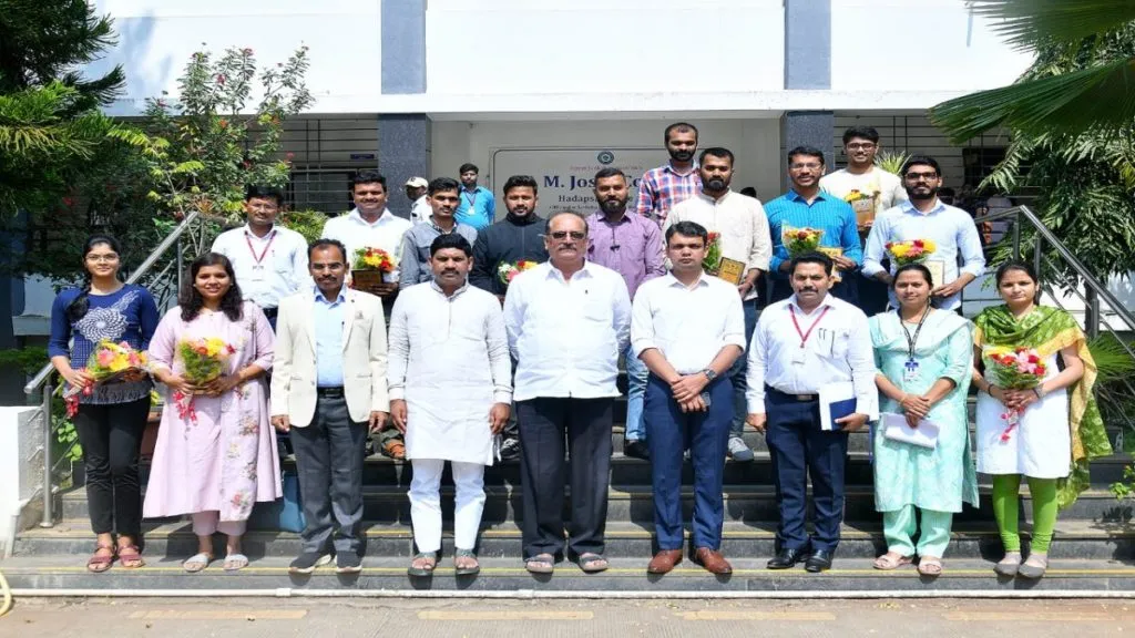 एस.एम.जोशी महाविद्यालयात स्पर्धा परीक्षेत यशस्वी झालेल्या विद्यार्थ्यांचा सत्कार समारंभ संपन्न एस.एम.जोशी महाविद्यालयात स्पर्धा परीक्षेत यशस्वी झालेल्या विद्यार्थ्यांचा सत्कार समारंभ संपन्न