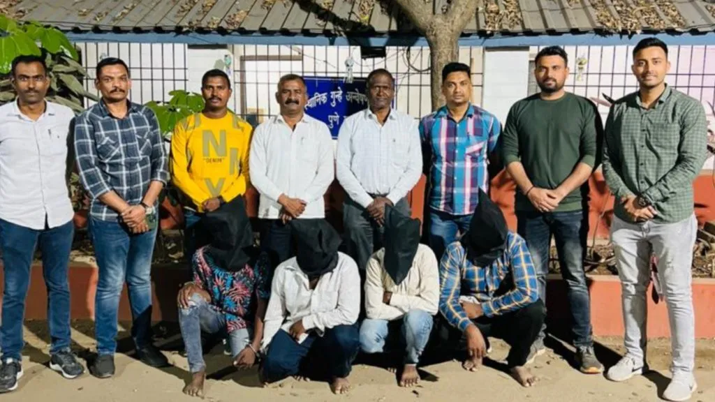 कामशेत येथील व्यवसायिकाचा डंपर चोरी करणारे आणि विकत घेणाऱ्या आरोपीस अटक; पुणे ग्रामीण स्थानिक गुन्हे शाखेची कारवाई कामशेत येथील व्यवसायिकाचा डंपर चोरी करणारे आणि विकत घेणाऱ्या आरोपीस अटक; पुणे ग्रामीण स्थानिक गुन्हे शाखेची कारवाई