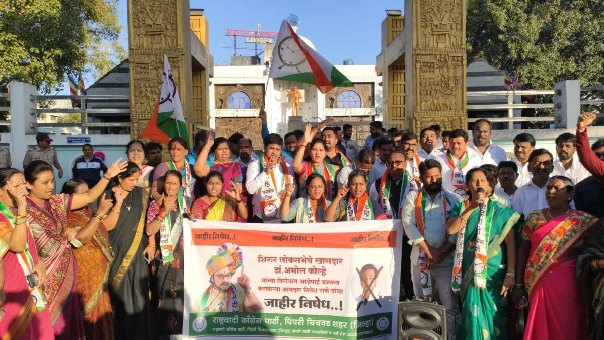 सडलेला मेंदू आणि विकृत मानसिकता असलेल्या प्रवृत्तीला ठेचून काढा - कविता अल्हाट सडलेला मेंदू आणि विकृत मानसिकता असलेल्या प्रवृत्तीला ठेचून काढा - कविता अल्हाट
