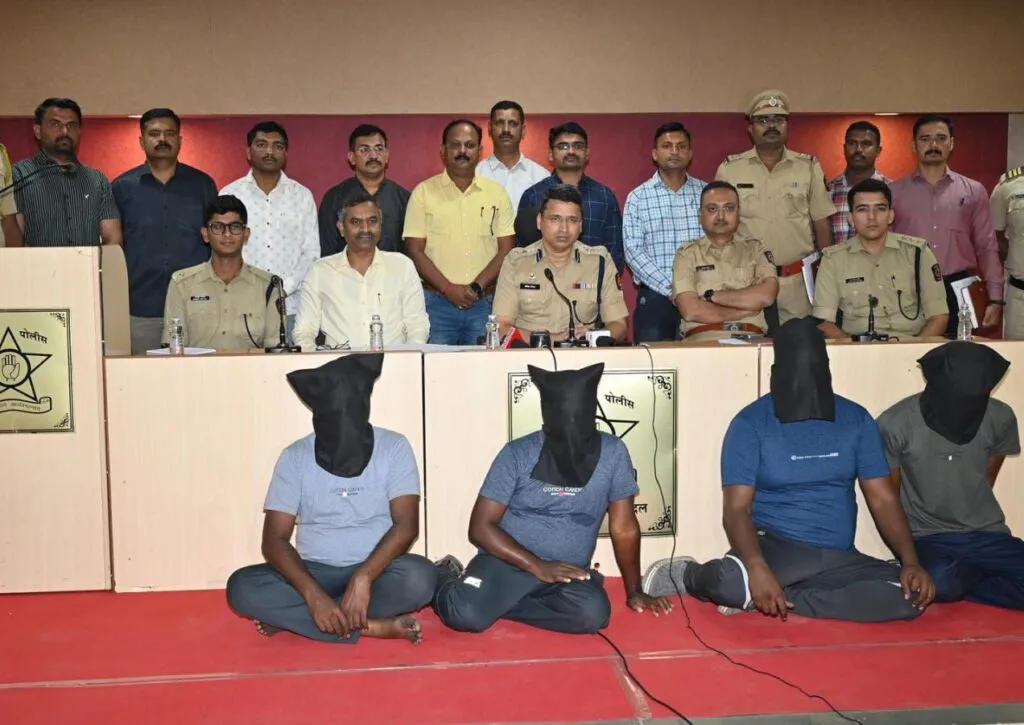 आंतरराज्य टोळीचा पर्दाफाश करत चोरी गेलेल्या स्विफ्ट व डिझायर कार चैन्नई येथून जप्त करत तीस लाख रूपयांचा मुद्देमाल हस्तगत आंतरराज्य टोळीचा पर्दाफाश करत चोरी गेलेल्या स्विफ्ट व डिझायर कार चैन्नई येथून जप्त करत तीस लाख रूपयांचा मुद्देमाल हस्तगत