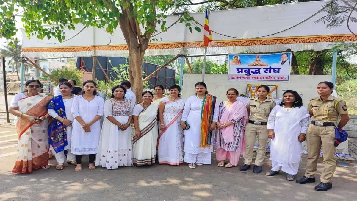 प्रबुद्ध संघातर्फे गौतम बुद्ध व डॉ. बाबासाहेब आंबेडकर यांना अभिवादन प्रबुद्ध संघातर्फे गौतम बुद्ध व डॉ. बाबासाहेब आंबेडकर यांना अभिवादन