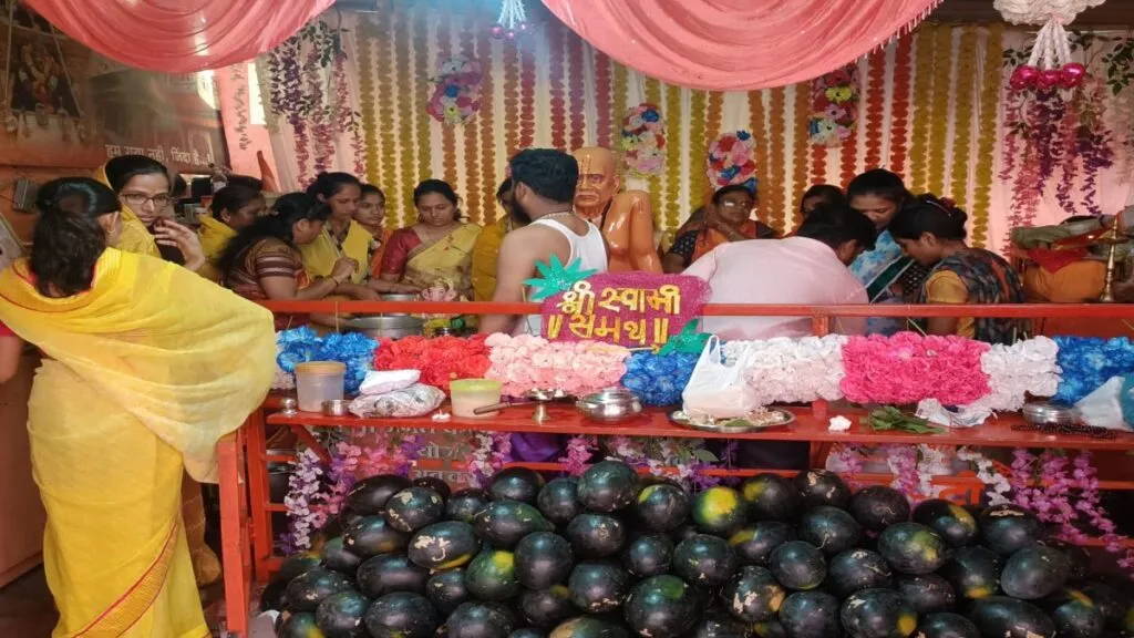 संत नगर मोशी प्राधिकरणातील श्री स्वामी समर्थ मंदिर भक्त रंगात नाहुंन गेले संत नगर मोशी प्राधिकरणातील श्री स्वामी समर्थ मंदिर भक्त रंगात नाहुंन गेले