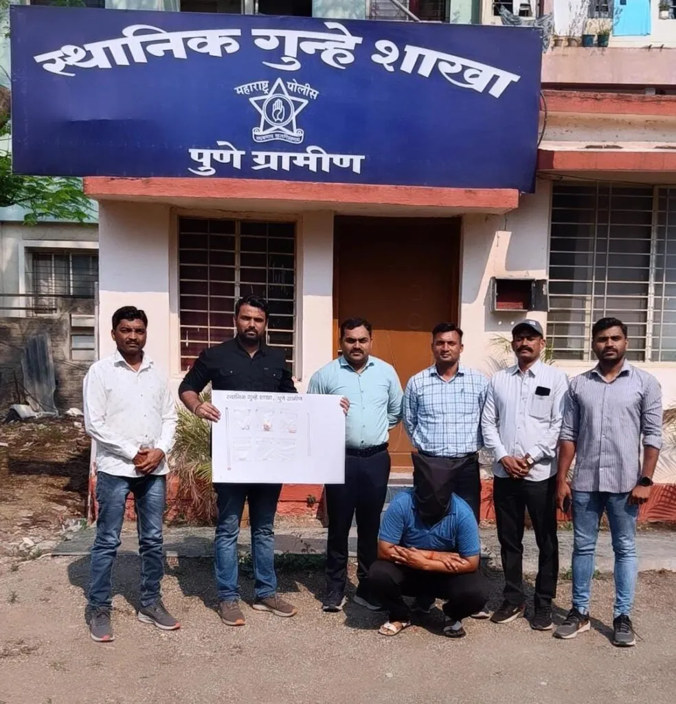 जुन्रर परिसरात घरात घुसुन सोने व पैशावर डल्ला मारणाऱ्या सराईत गुन्हेगार जेरबंद; पुणे ग्रामीण स्थानिक गुन्हे शाखेची उल्लेखणीय कामगिरी जुन्रर परिसरात घरात घुसुन सोने व पैशावर डल्ला मारणाऱ्या सराईत गुन्हेगार जेरबंद; पुणे ग्रामीण स्थानिक गुन्हे शाखेची उल्लेखणीय कामगिरी