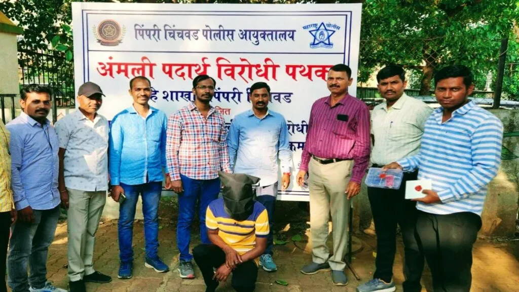 PIMPRI CHINCHWAD : रेकॉर्डवरील सराईत गुन्हेगाराला अंमली विरोधी पथकाने ठोकल्या बेड्या; १ गावठी पिस्टल आणि १ जीवंत काडतुस केले जप्त PIMPRI CHINCHWAD : रेकॉर्डवरील सराईत गुन्हेगाराला अंमली विरोधी पथकाने ठोकल्या बेड्या; १ गावठी पिस्टल आणि १ जीवंत काडतुस केले जप्त