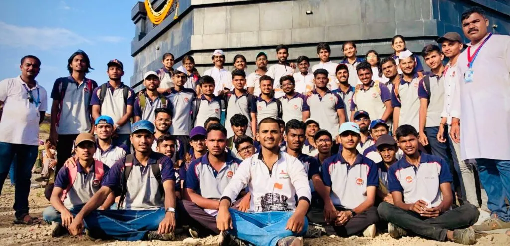 'नातं विश्वासाचे' क्लबच्या युवकांची तुकाराम महाराजांच्या आणि ज्ञानेश्वर माऊलींच्या पालखी सोहळ्यात 'प्लास्टिक मुक्त वारी' 'नातं विश्वासाचे' क्लबच्या युवकांची तुकाराम महाराजांच्या आणि ज्ञानेश्वर माऊलींच्या पालखी सोहळ्यात 'प्लास्टिक मुक्त वारी'