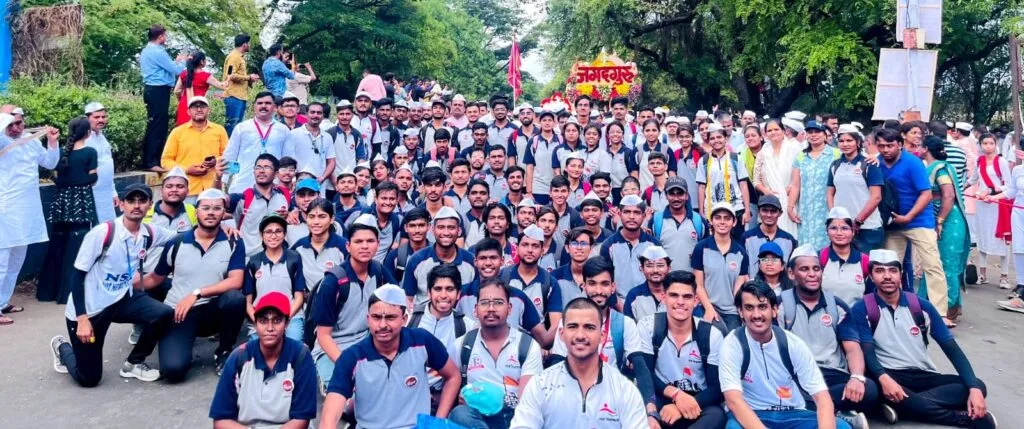 'नातं विश्वासाचे' क्लबच्या युवकांची तुकाराम महाराजांच्या आणि ज्ञानेश्वर माऊलींच्या पालखी सोहळ्यात 'प्लास्टिक मुक्त वारी' 'नातं विश्वासाचे' क्लबच्या युवकांची तुकाराम महाराजांच्या आणि ज्ञानेश्वर माऊलींच्या पालखी सोहळ्यात 'प्लास्टिक मुक्त वारी'