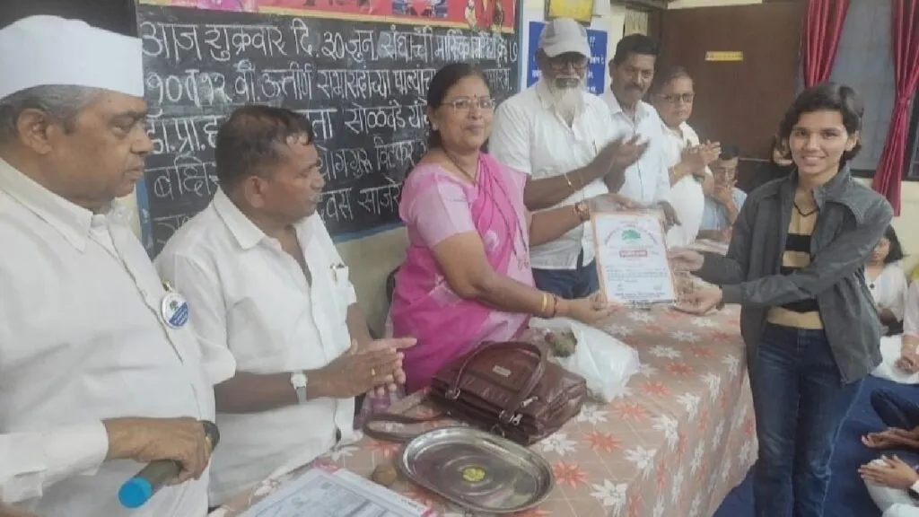 काळेवाडी ज्येष्ठ नागरिक संघाच्या दहावी व बारावी उत्तीर्ण नातवांचा गौरव सभारंभ उत्साहात काळेवाडी ज्येष्ठ नागरिक संघाच्या दहावी व बारावी उत्तीर्ण नातवांचा गौरव सभारंभ उत्साहात