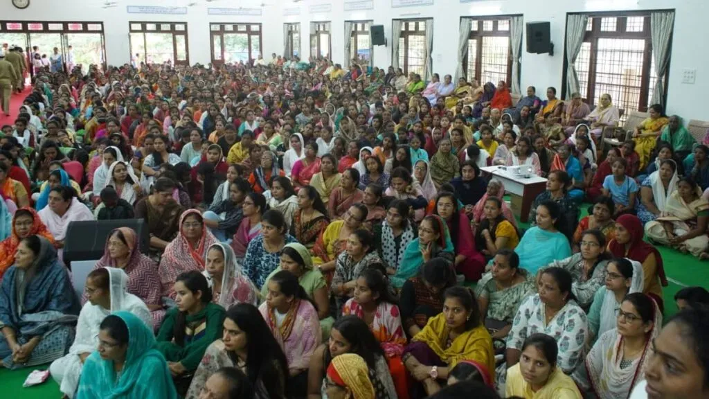 संत निरंकारी मिशनचा क्षेत्रिय इंग्रजी माध्यम संत समागम संपन्न संत निरंकारी मिशनचा क्षेत्रिय इंग्रजी माध्यम संत समागम संपन्न