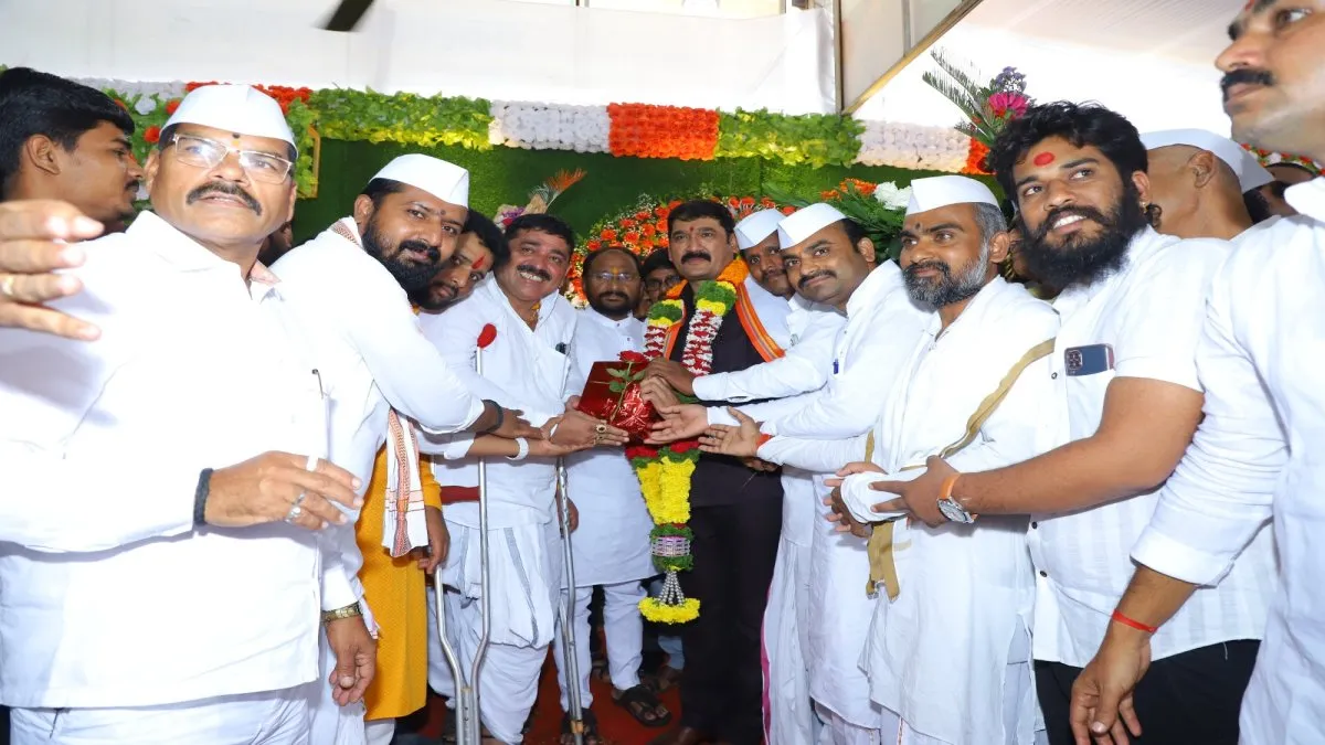 विविध उपक्रमाद्वारे नाना काटे यांचा वाढदिवस साजरा; शुभेच्छा देण्यासाठी मान्यवरांची दिवसभर मांदियाळी विविध उपक्रमाद्वारे नाना काटे यांचा वाढदिवस साजरा; शुभेच्छा देण्यासाठी मान्यवरांची दिवसभर मांदियाळी